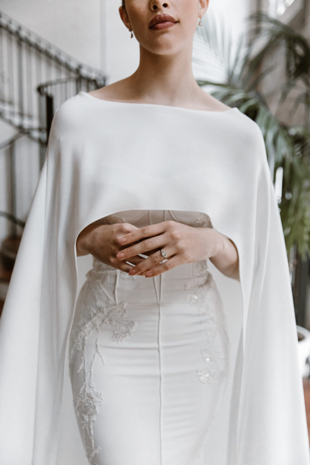 This simple cape is perfect for the bride looking to enhance her wedding dress or fend off chillier weather. Add a bit more WOW on your wedding day!
